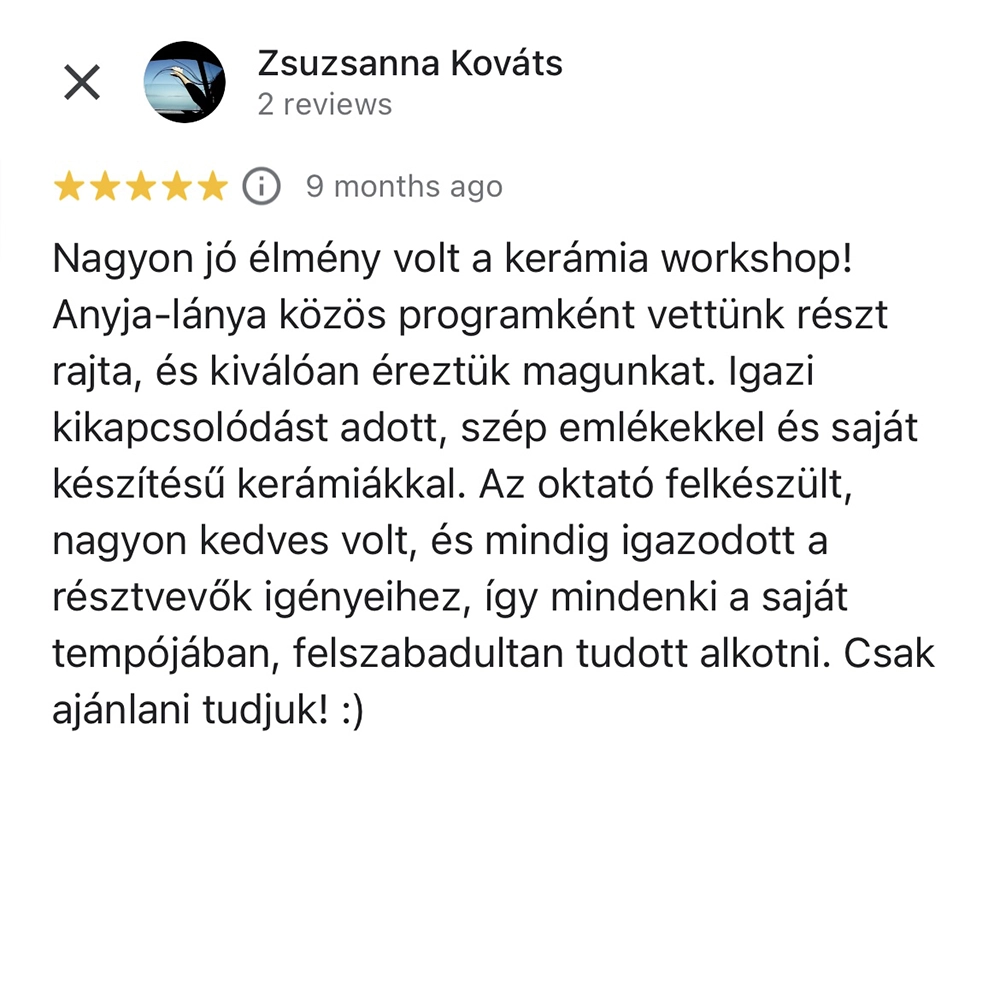 kotetlen-keramiaworkshop-13 Nagyon jó élmény volt a kerámia workshop! Anyja-lánya közös programként vettünk részt rajta, és kiválóan éreztük magunkat. Igazi kikapcsolódást adott, szép emlékekkel és saját készítésű kerámiákkal. Az oktató felkészült, nagyon kedves volt, és mindig igazodott a résztvevők igényeihez, így mindenki a saját tempójában, felszabadultan tudott alkotni. Csak ajánlani tudjuk!